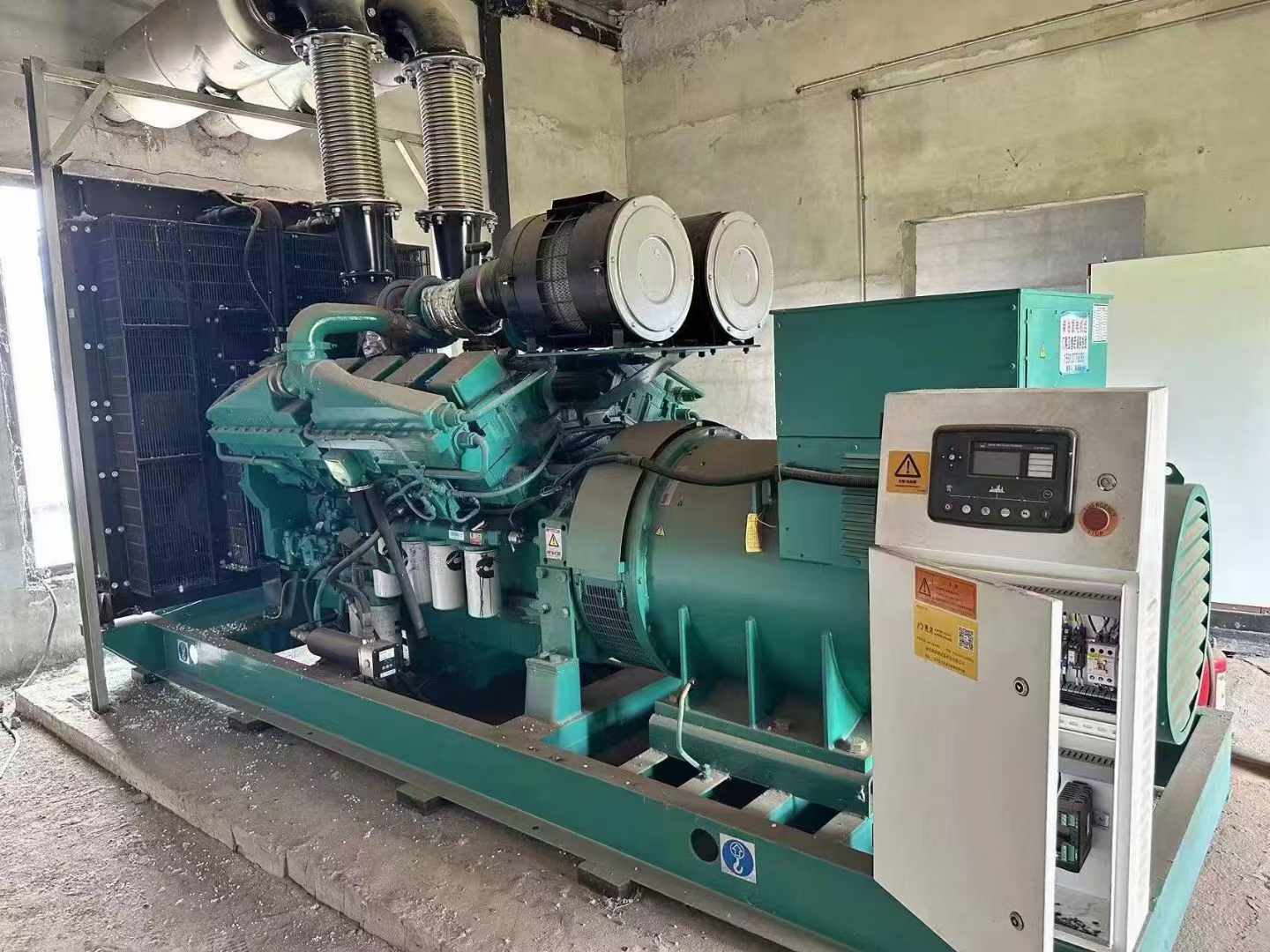 东城无功补偿装置的性能评估需要考虑哪些因素？