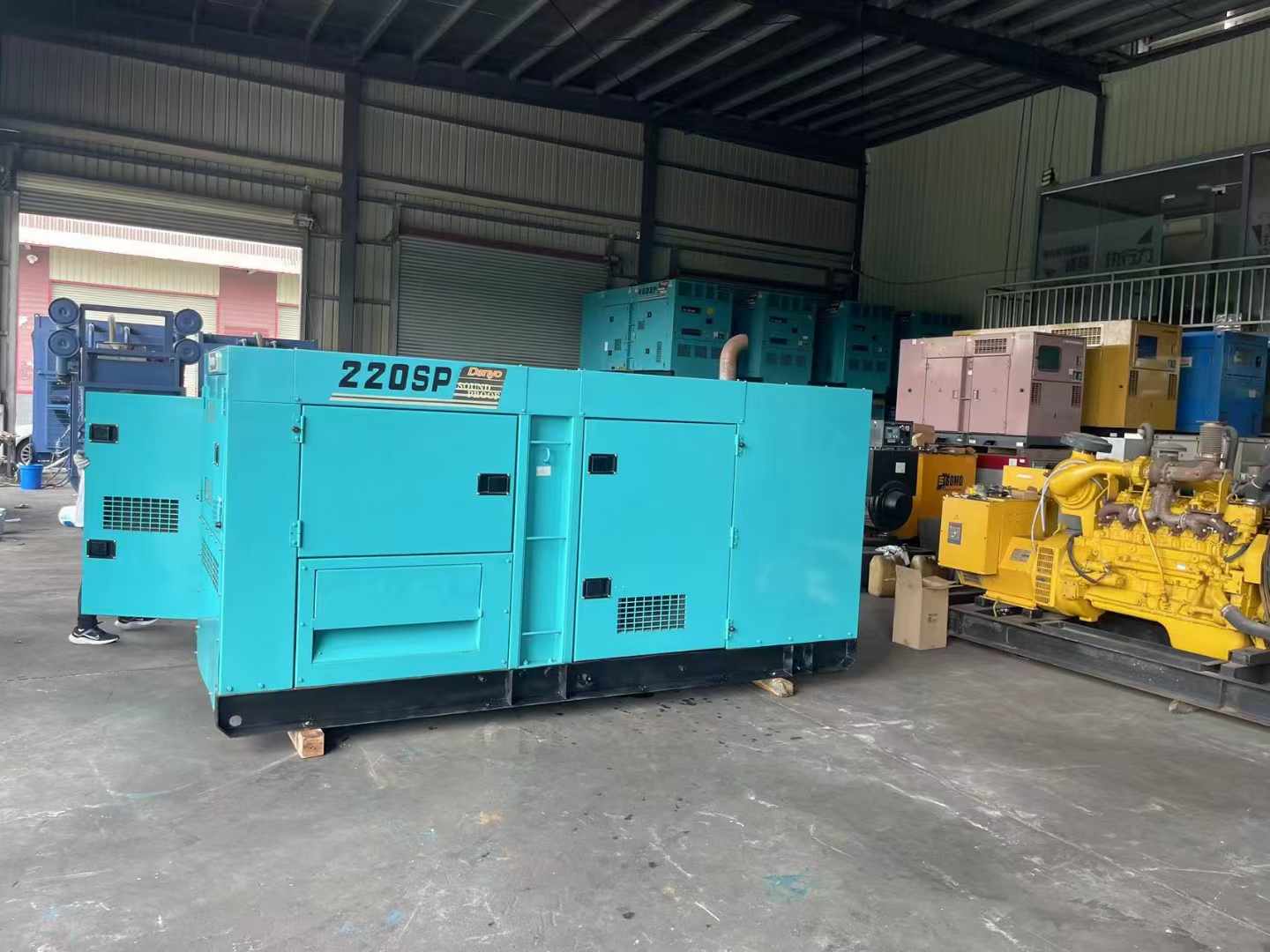 东城柴油发电机组长期不间断运行时，如何监控其温度和压力？