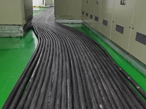 东城如何根据理论计算公式计算温度对特定电压测量结果的影响？