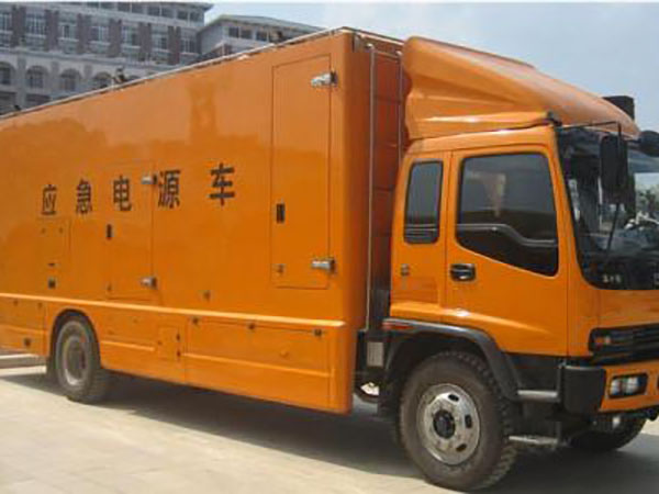 东城冬季柴油发电机启动前，如何检查燃油系统中的积水？